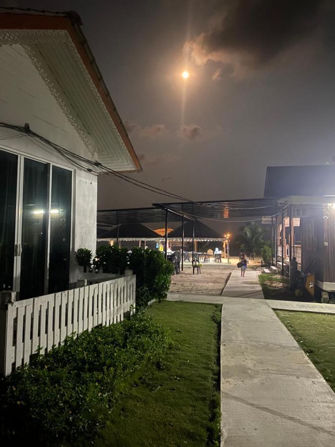 Empire Hotels & Resorts Kampong Pasir Hantu Exteriör bild